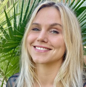 Taunē Lyons Taunē Lyons