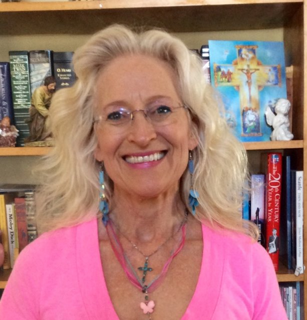 ELIZABETH MAKOUS,MSPT, Certified Lymphedema Therapist, Pelvic Rehabilitation Practitioner Certification, Certified Edema Specialist Henry Mayo’s Pelvic Health and Lymphedema Specialty Programs Coordinator. Owner and Founder of Pelvic Whisperer