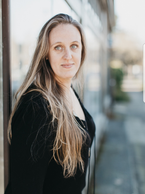 Jennifer Dian Moody Daom, Lac